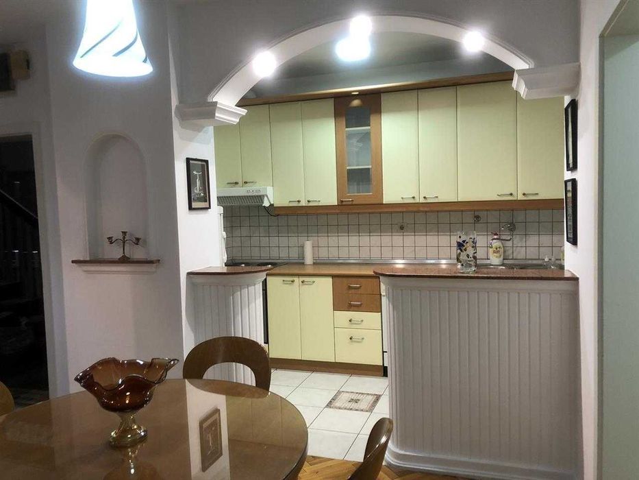 Дава се под наем Двустаен апартамент в Бургас, Изгрев - 59 кв.м за 204 € - Снимка #1