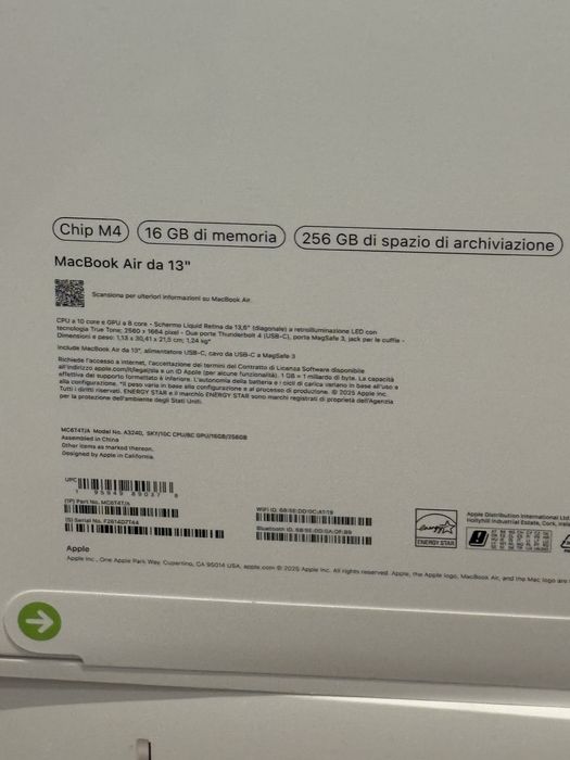 Macbook air 13” M4, 256gb, starlight, sky blue, sigilat,transport ZERO