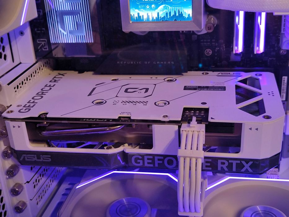 ASUS Dual RTX 4060 OC White Edition 8 GB + 1г. Гаранция