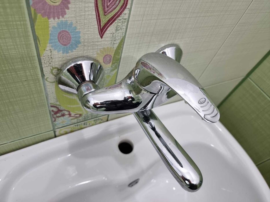 Смесител и мивка за баня