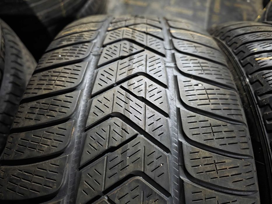 2бр Зимни гуми 235 55 18 - Pirelli
