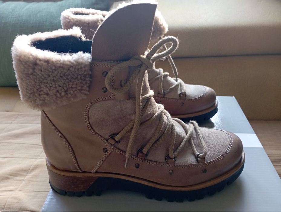 Кожени бежови боти-уникални