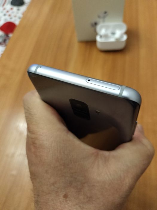 Samsung A8+. Науш.