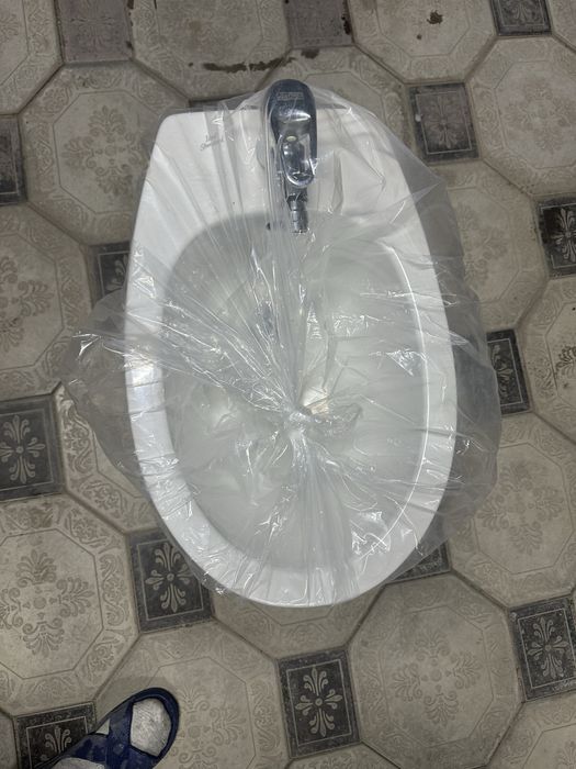 Биде (унитаз) со смесителем