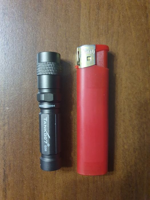 Компактный фонарик Tank007