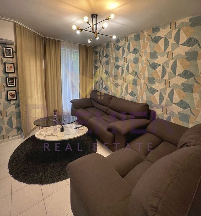 Дава се под наем Тристаен апартамент в Варна, Гръцка махала - 90 кв.м за 612 € - Снимка #1