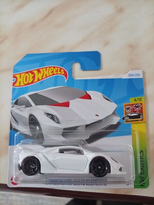 Hot wheels porsche 993 carrera и lamborghini sesto elemento