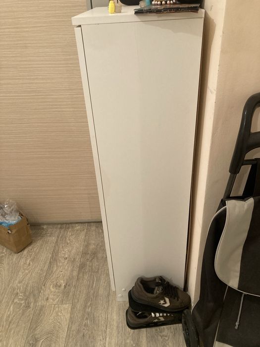 Продам столы и шкафчик для обуви