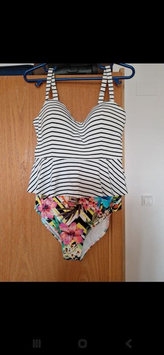 Costum de baie întreg 
Lungime 66 cm.