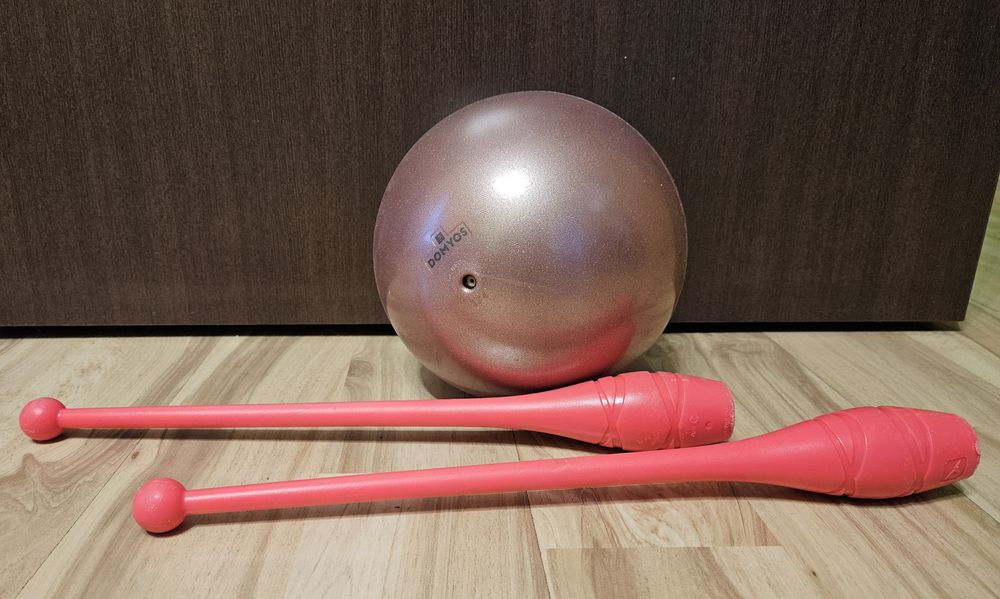 Бухалки и топка за художествена гимнастика