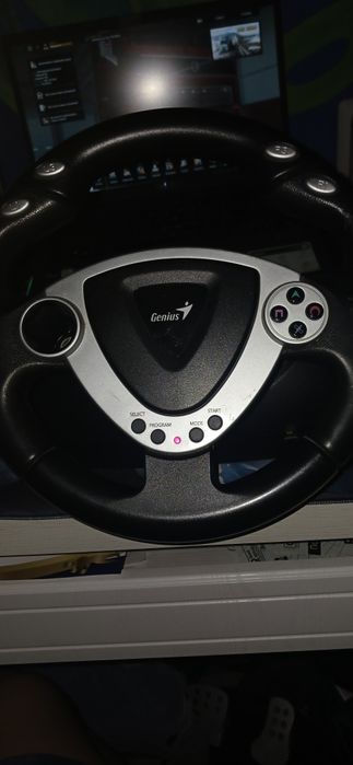 Продам игровой руль Genius с педалями