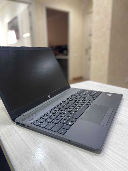 Продам HP 250 Intel Core i3, RAM 8Gb, SSD 256Gb, как новый