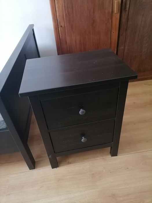 Vand urgent Pat dublu lemn Hemnes (ikea) plus comodă , stare bună