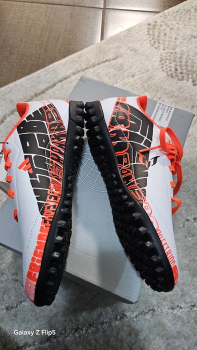 Футболни обувки Адидас