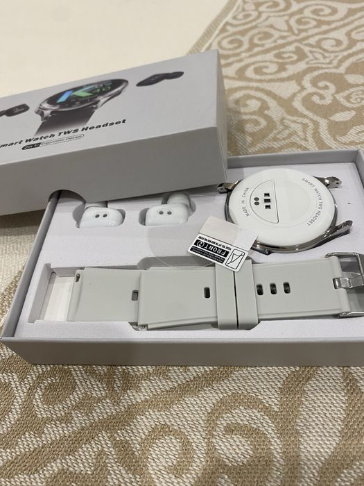 Часы с наушниками