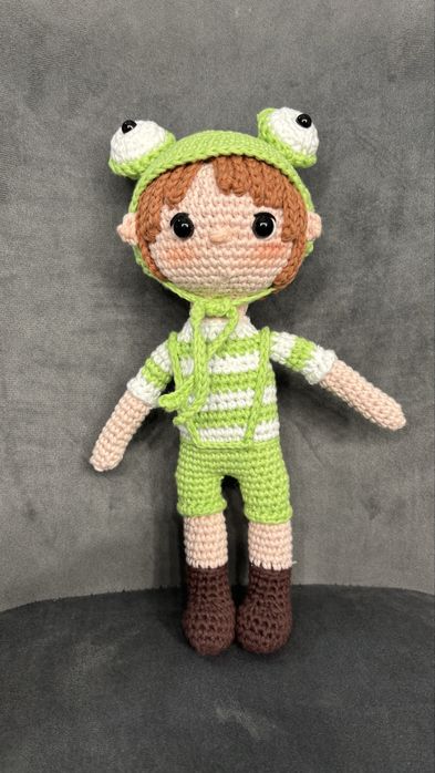 Плетена играчка Арти с жабешката шапка