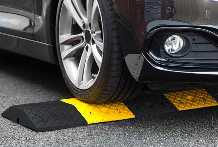 Лежачий полицейский цех бордюры ограничители