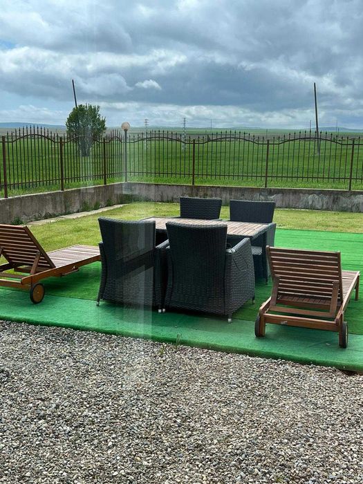 Продава нова 2 етажна къща с собствен басейн в с. Гюльовца