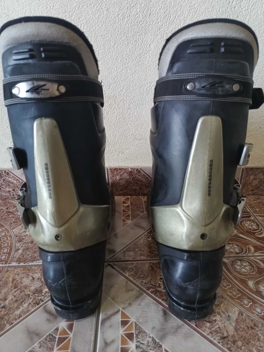 Pereche clapari ski Lange L8, mărimea 42./332 mm, schi /sport