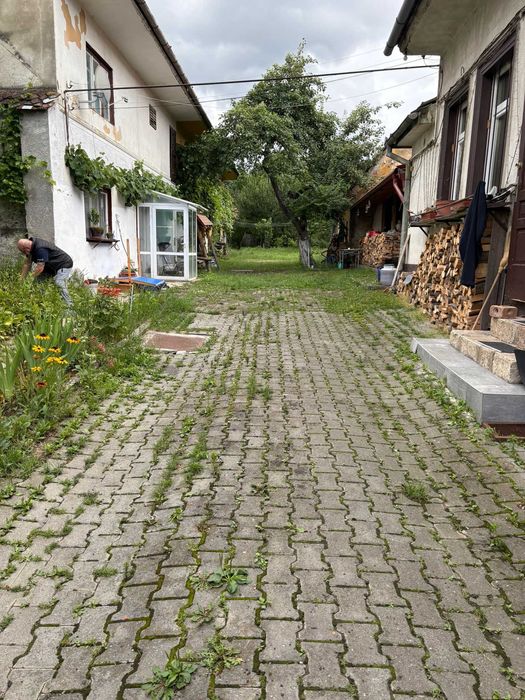 Doua case autentice intr-o curte de 1282 mp- zona centrala Rasnov