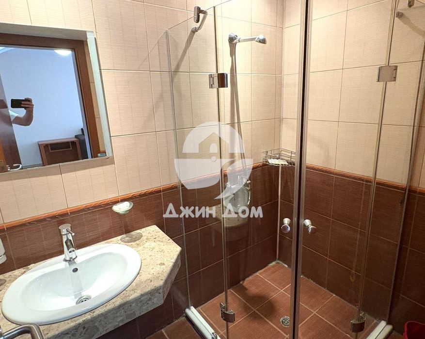 Просторен двустаен апартамент с ГЛЕДКА БАСЕЙН в к-с Карлово, Сл. бряг