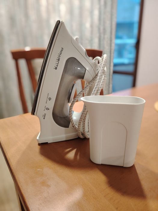 Парна ютия Rowenta 2000W – много добро състояние