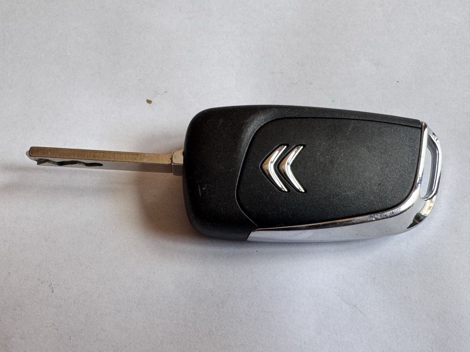 Оригинален ключ Citroen Peugeot с платка