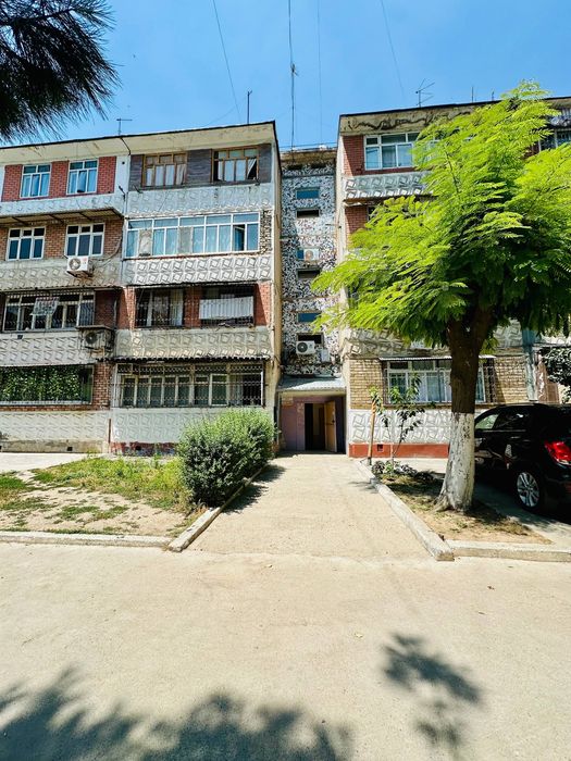 Продается квартира в Янгиюле 1 этаж 4 комнатная (Без ремонта)