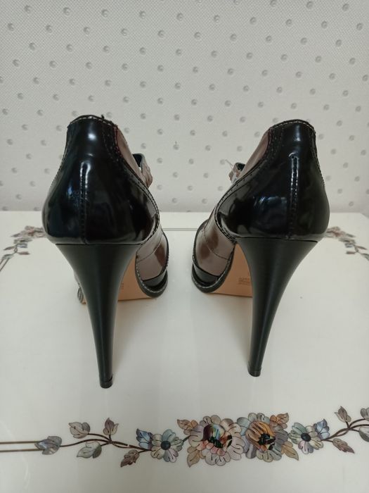 Женские туфли на каблуке