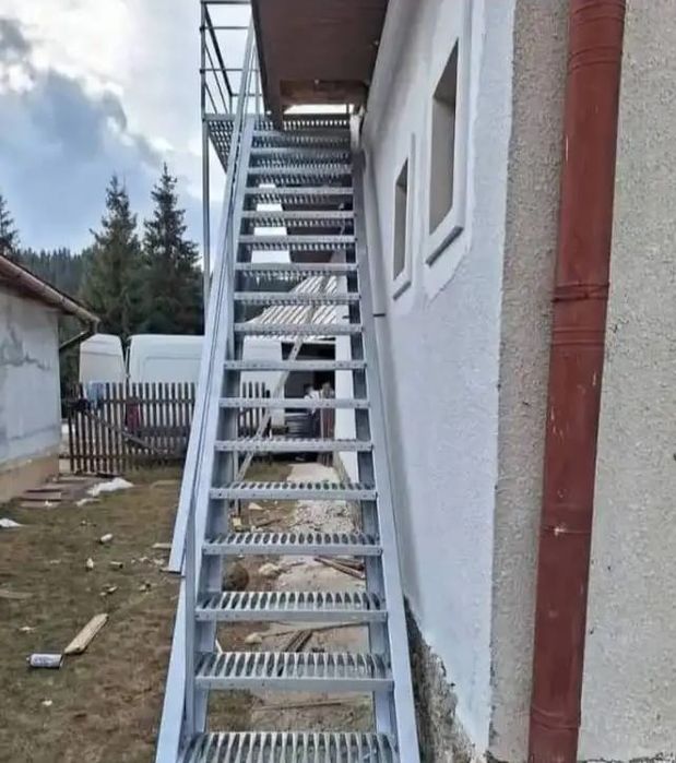 Vand scari metalice