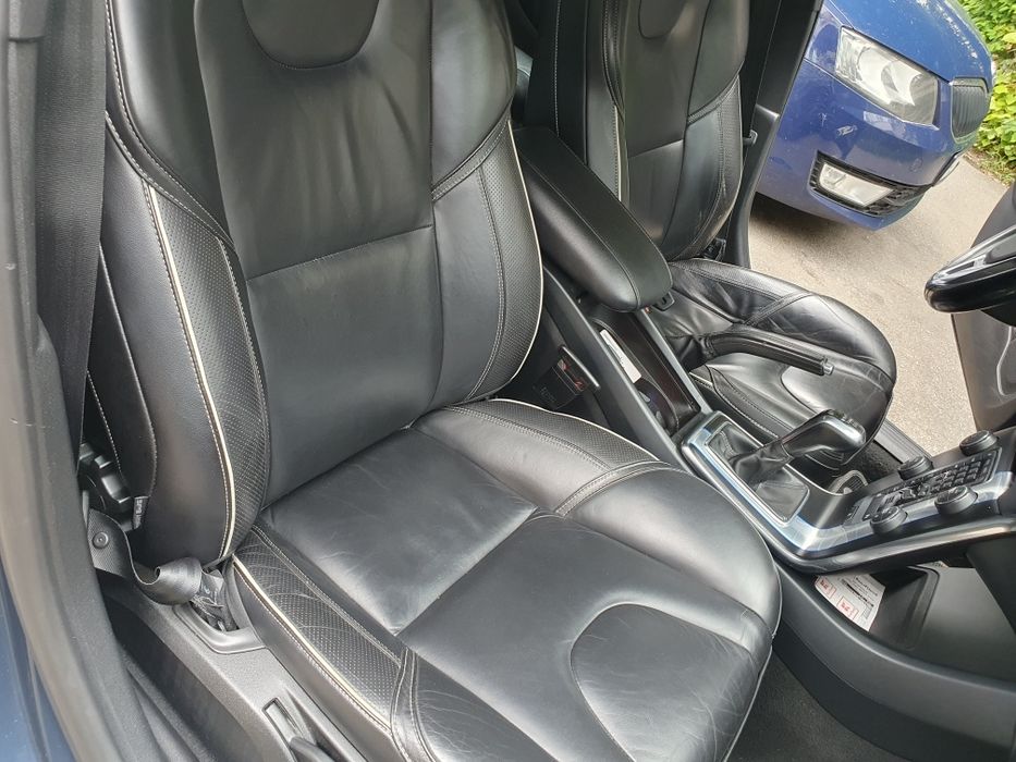 Volvo V40 D4 2014 R-design 190 cp