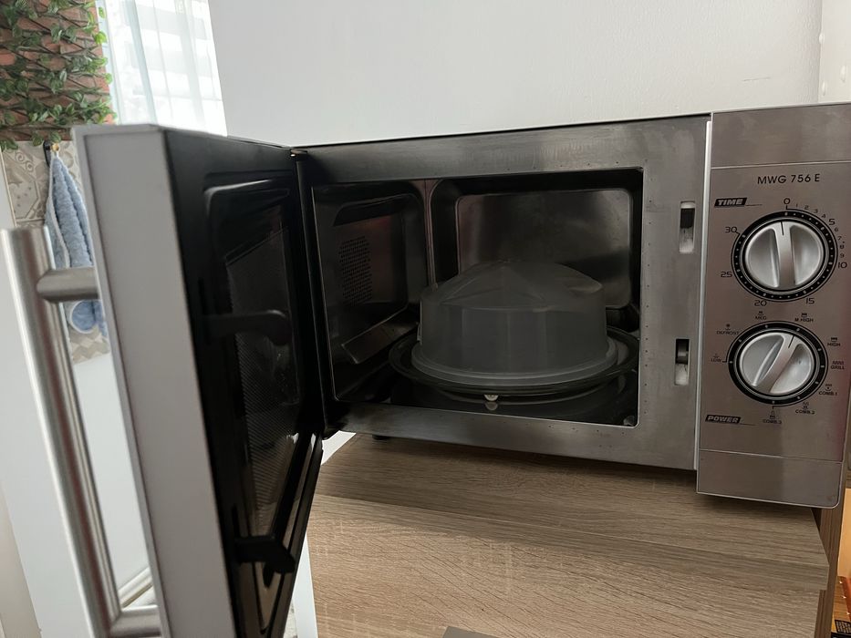 Cuptor cu microunde