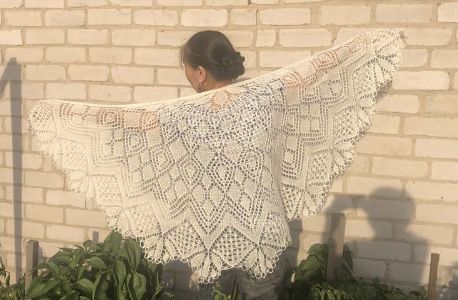 Продам шали ручной работы.