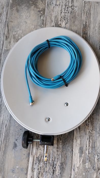 Сателитна чиния 40см и цифров приемник за кемпер 12v