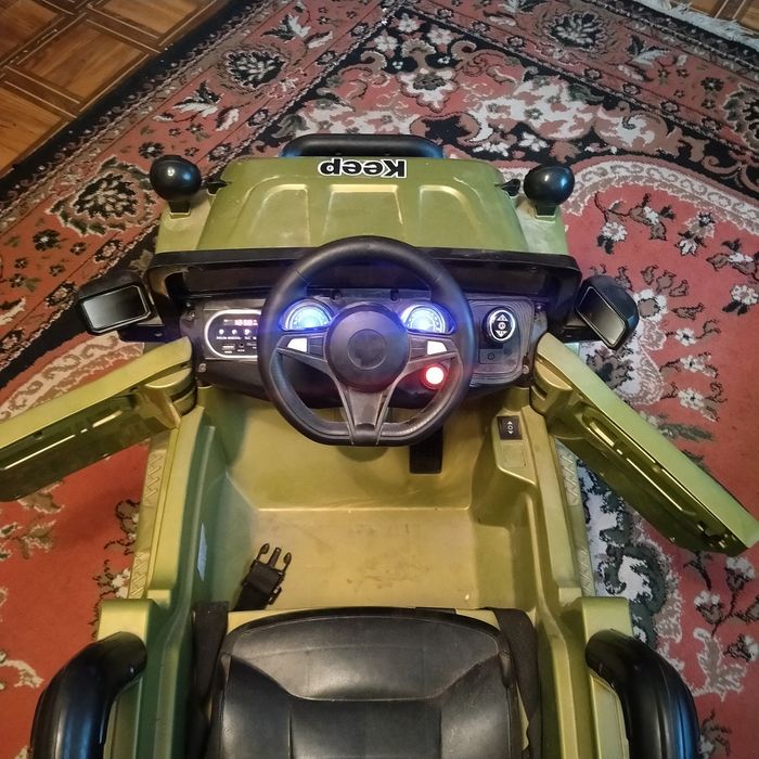 Продам машинку на аккамуляторе