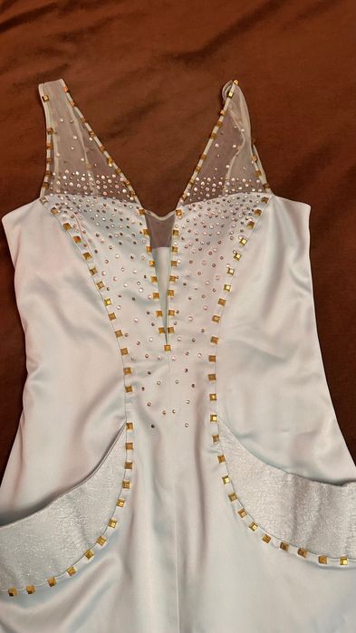 Продам супер красивое платье со шлейфом из Стамбула.