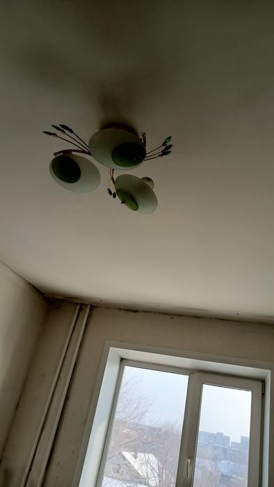 Продом 4 люстра.