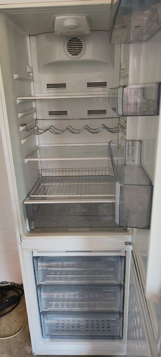 Vând combina frigorifica Beko