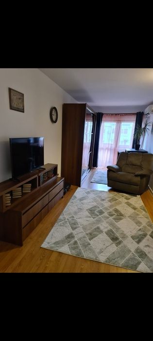 Închiriez garsonieră