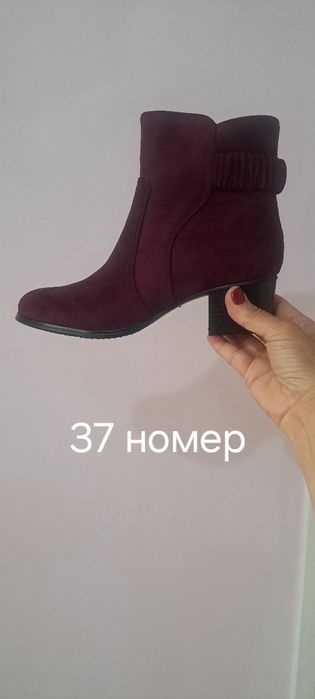 Чисто нови обувки и боти