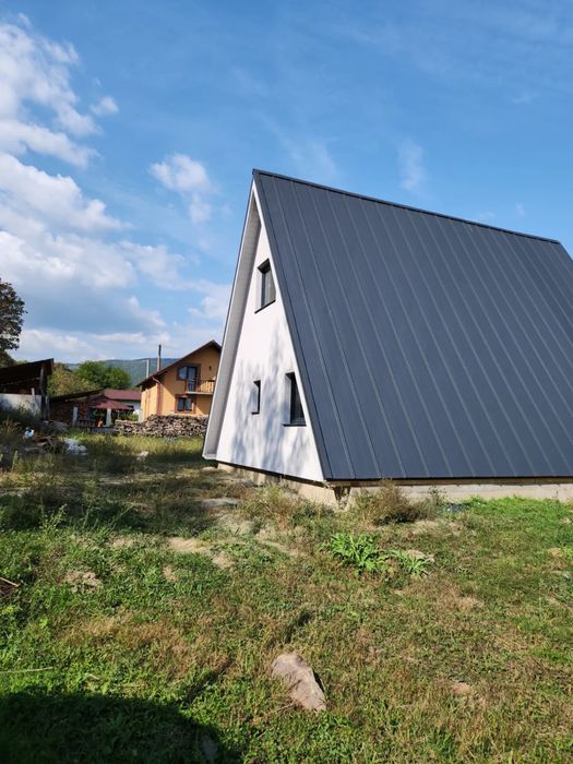 Cabana tip a model A-Frame -perfecta pentru munte vacanta foisoare