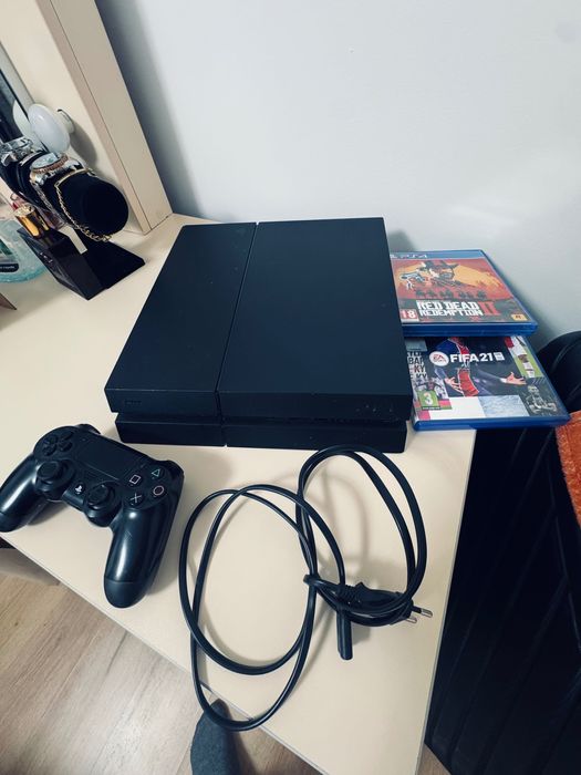 Play Station 4 + jocurile din poze.