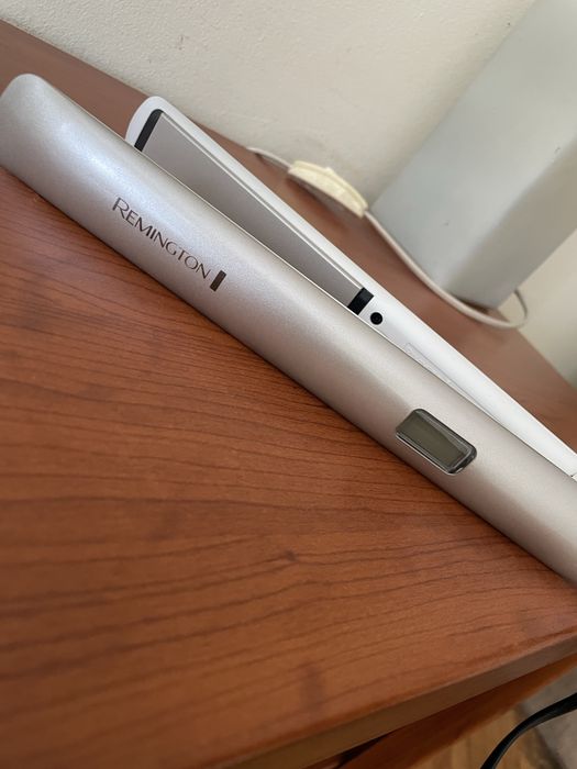Продавам Remington HYDRAluxe S8901