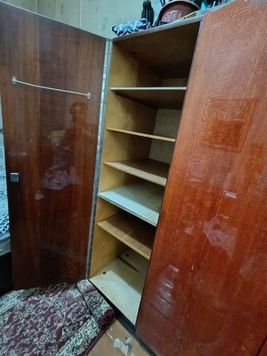 Продаётся шифанер и кровать