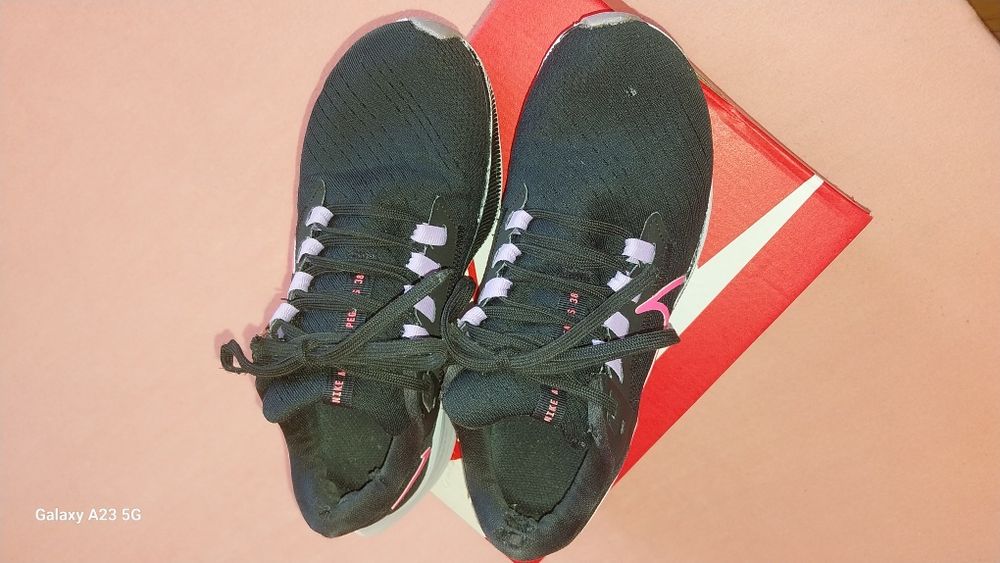 Маратонки Nike 36.5 носени