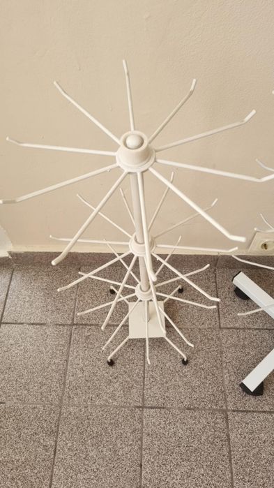 Стелаж     въртящ