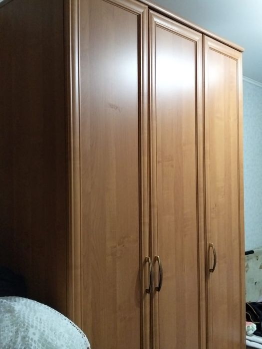 Продам шифоньер, двери.