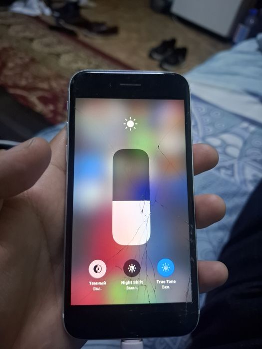 Продам IPhone se 64gb