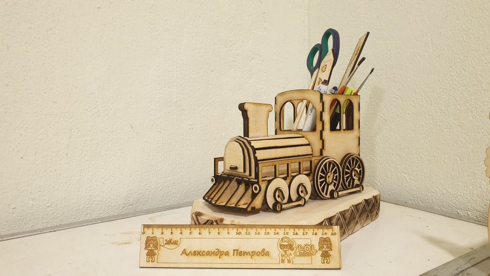 Дървени моливници