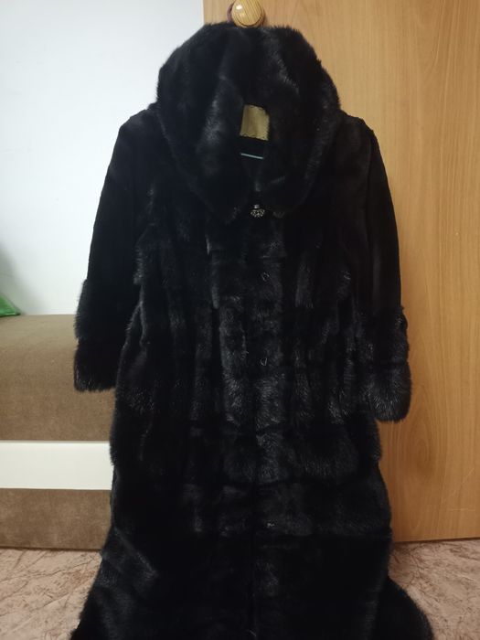 Норковая шуба черного цвета